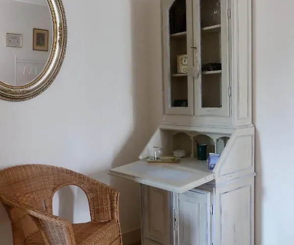 Bois De Cadene Bed & Breakfast 3*